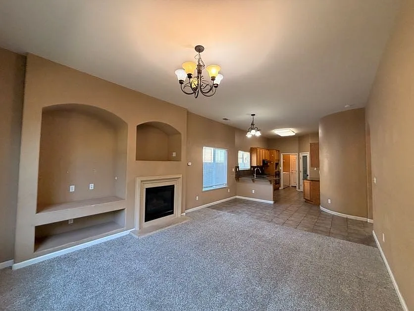 4 bed, 2.5 bath, 2155 sqft, $2,290 — Photo 3