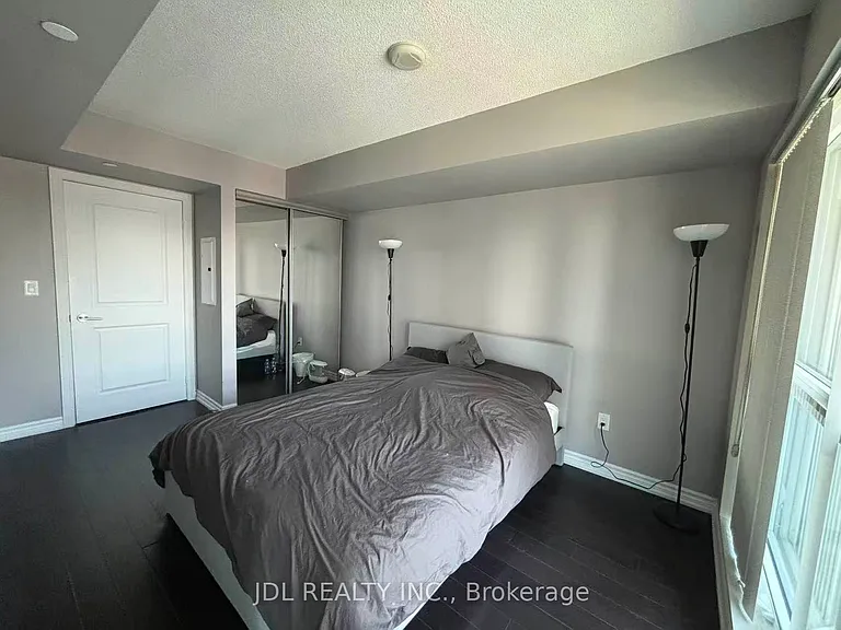 386 Yonge St #1813 — Photo 7