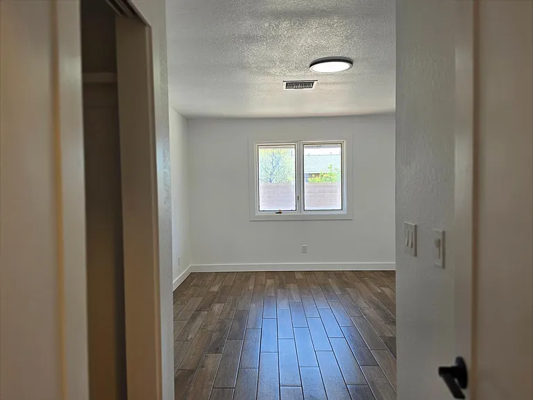 1731 E Redfield Rd — Photo 13