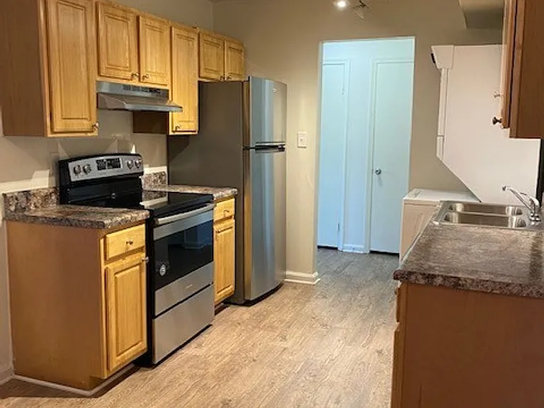 Eastwind Apartments — Photo 14