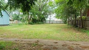 2nd image of 520 Nacogdoches St