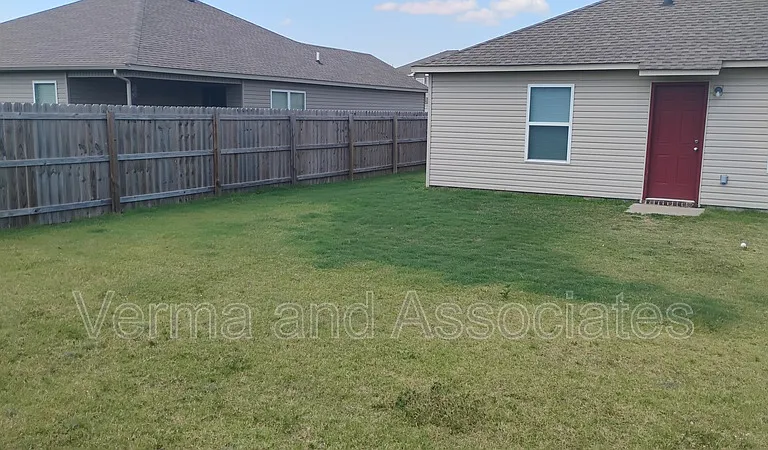 1701 Forest Dr — Photo 17