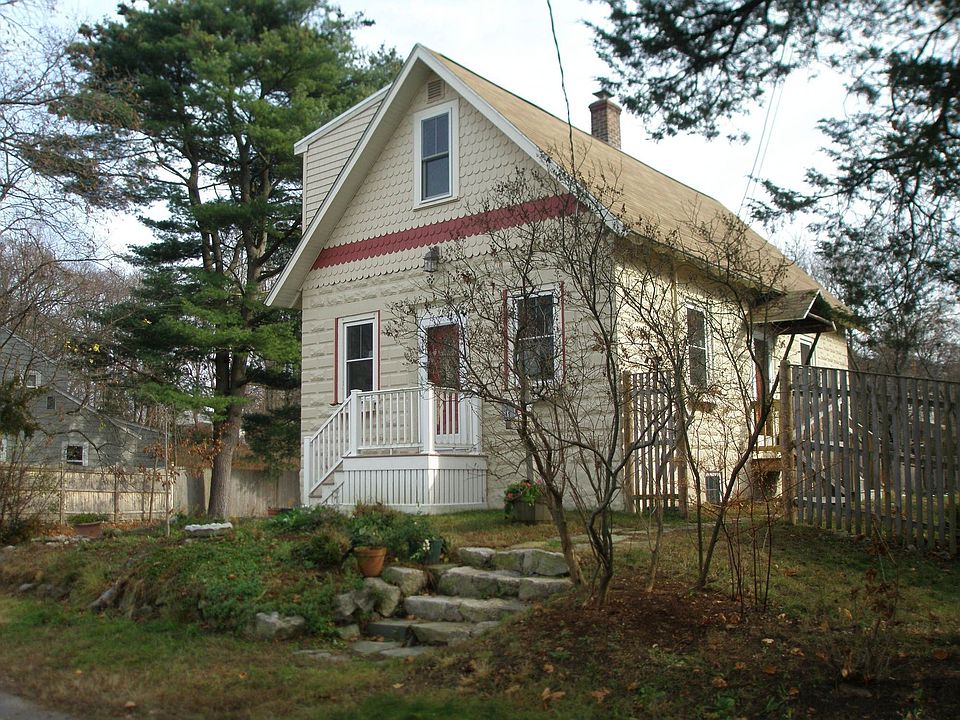 1920 restored stone farmhouse on 1/2 acre