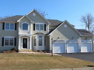 40 Pine Ridge Dr, Cranston, RI 02921