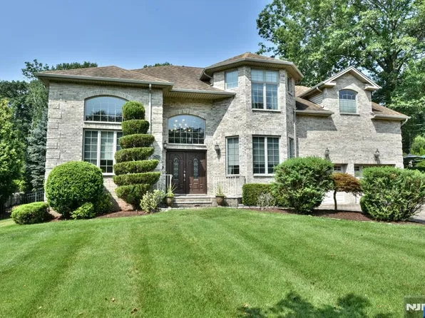 268 West Pl, Township Of Washington, NJ 07676