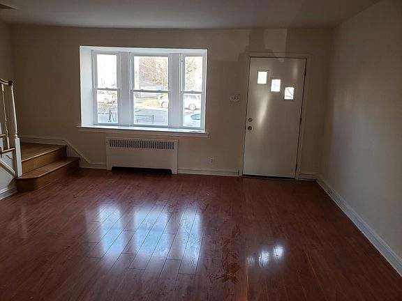 2nd image of 1542 Devereaux Ave