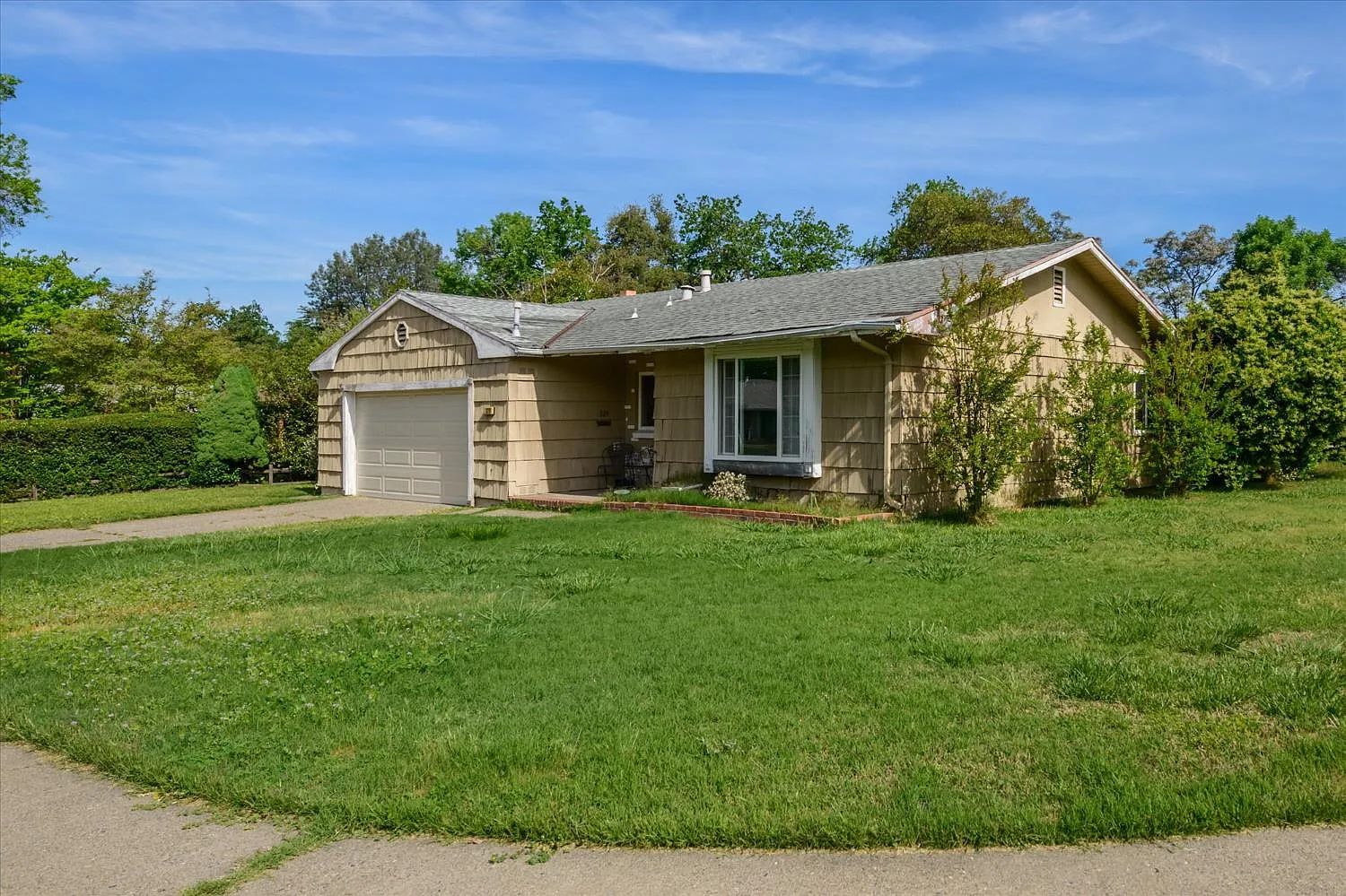 329 Garden Ct photo 1