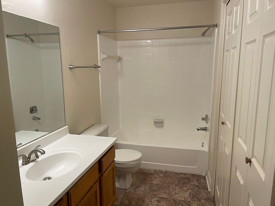 Unit C guest bathroom