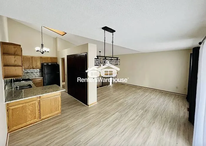 11221 Xavier Cir — Photo 5