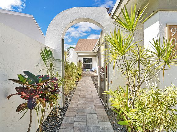 4th image of 900 NW 21st Way