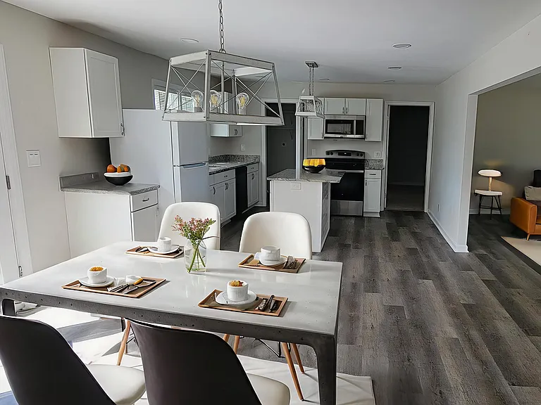 8124 Wood St — Photo 5