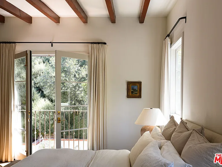 3810 Dixie Canyon Ave — Photo 17