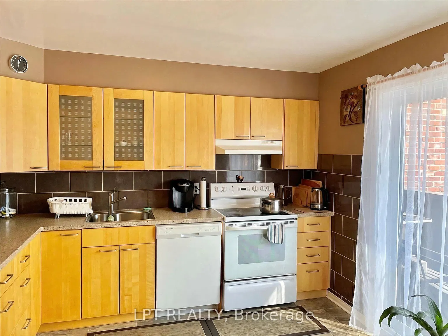 3 bed, $2,650 — Photo 2