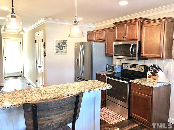 4th image of 526 Carriage Creek Dr