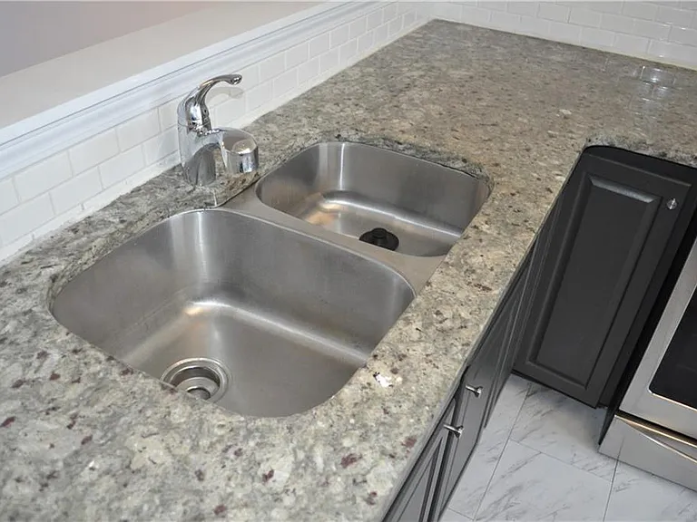 1021 Thornborough Dr — Photo 9