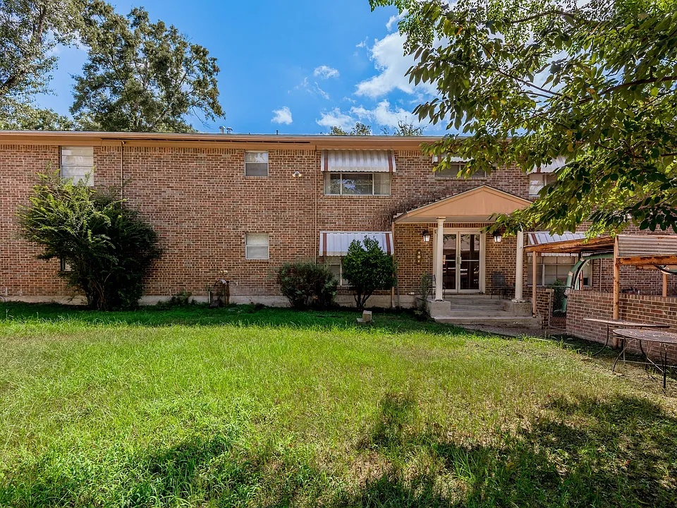 818 University Ave