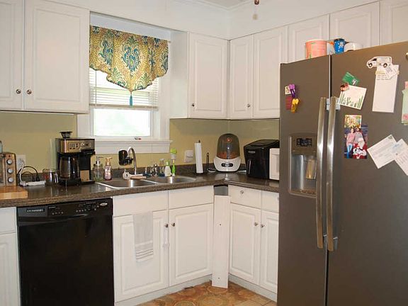 2nd image of 109 Circle Hill Dr