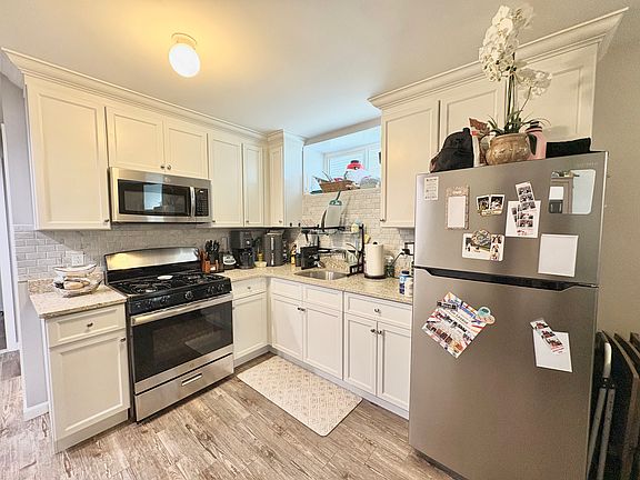 5th image of 50 Stafford Ave #1