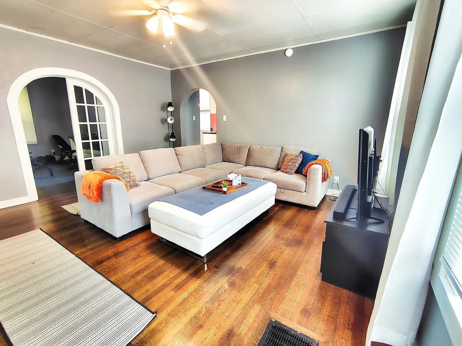 2 bed, 1.0 bath, 1679 sqft, $1,321 — Photo 2