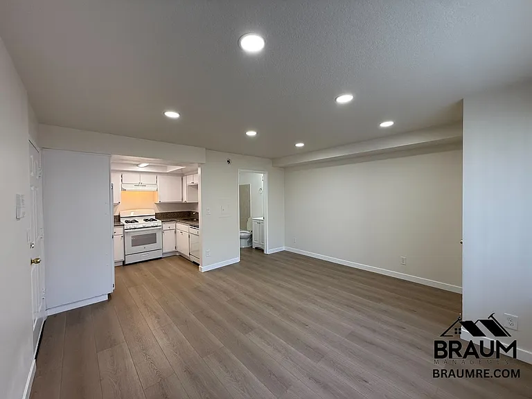 RIVERTON — Photo 2