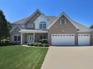 883 Edgewood Dr, Sugar Grove, IL 60554