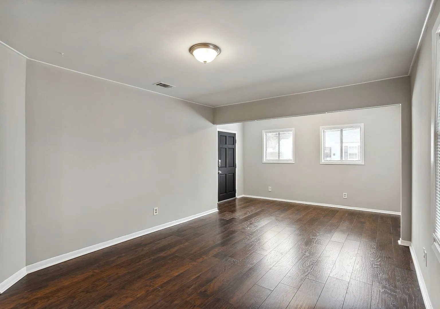 Large 3BR/1BA Eastside Savannah Home For Rent — Photo 4