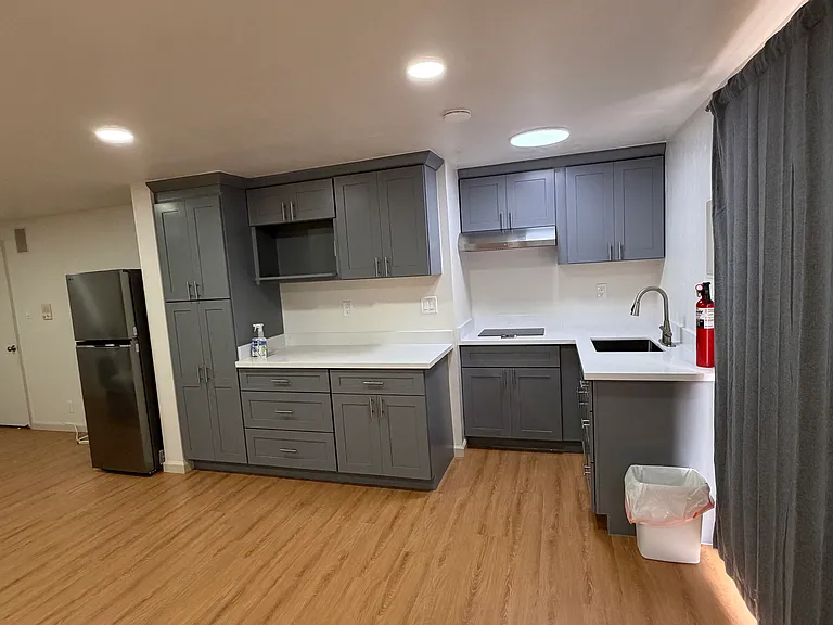 494 Florence St — Photo 8