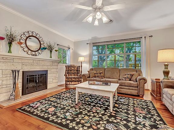 3rd image of 410 Cora St