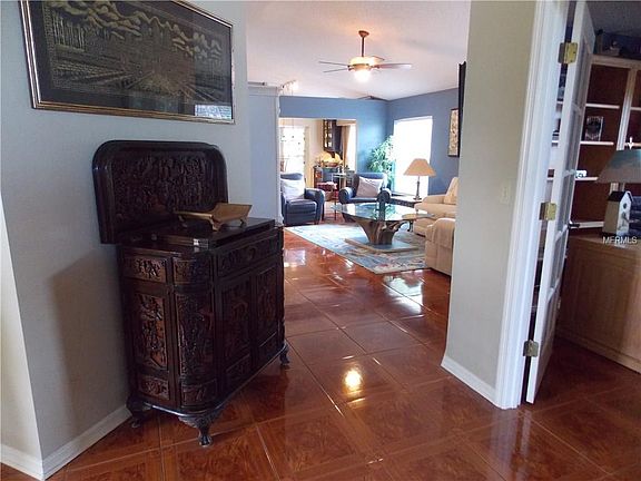 3rd image of 306 Thorn Hill Pl