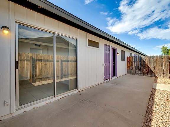 The Monica Apartments Patio