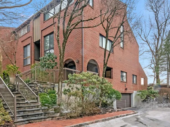 150 North Bedford Road Chappaqua Road D#1, Chappaqua, NY 10514