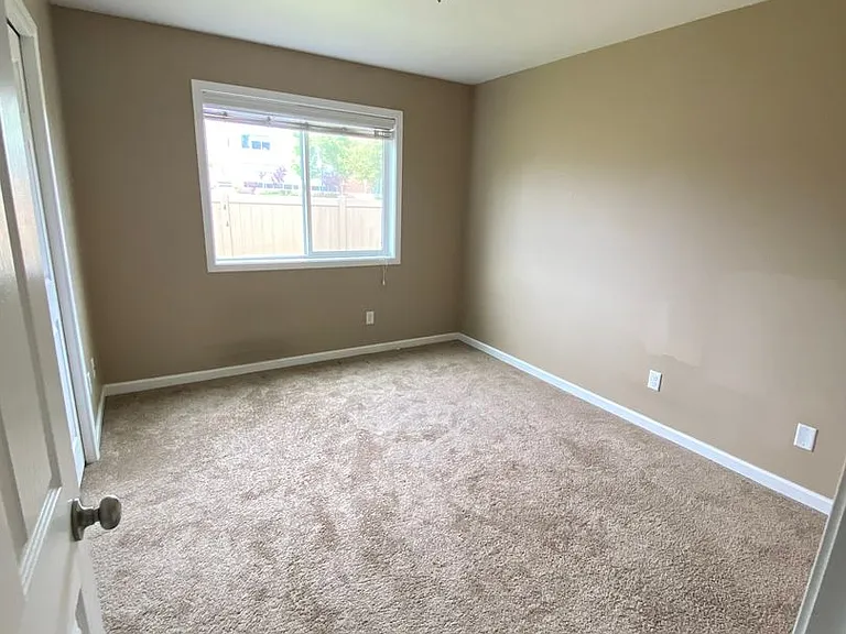 Crossfire Apartments — Photo 7