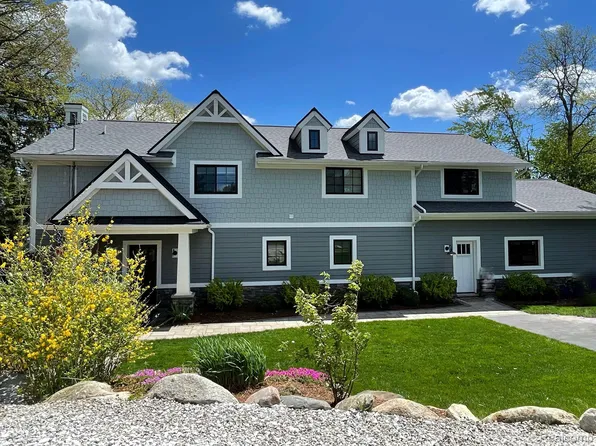 965 Pine Tree Rd W, Lake Orion, MI 48362