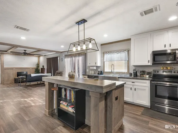 206 Park Ave, Electra, TX 76360