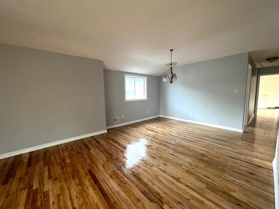 1st image of 41 Amador St Floor 2