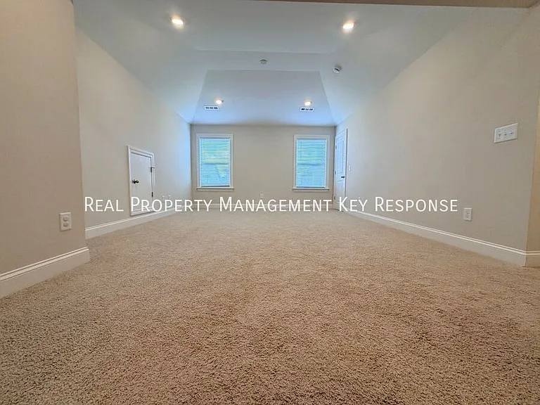 105 Cryer Dr — Photo 21