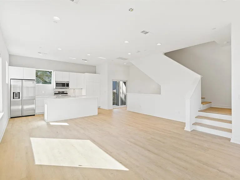 6012 Hudson St #3 — Photo 6