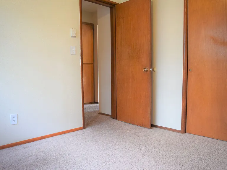 Sanders Apartments — Photo 9