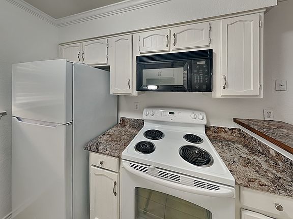 4th image of 3430 W 4th St APT 5
