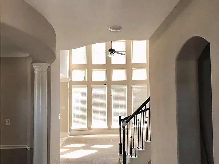 520 Pedernales St — Photo 3