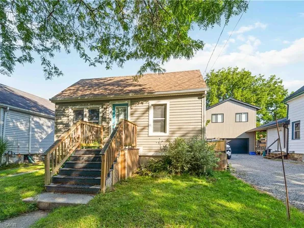 37 Maplecrest Ave, Saint Catharines, ON L2T 1A7