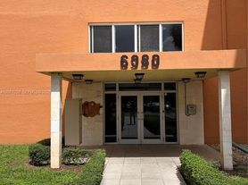 6980 NW 186th St