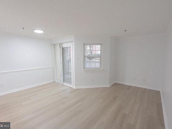 2nd image of 1504 Lincoln Way APT 104