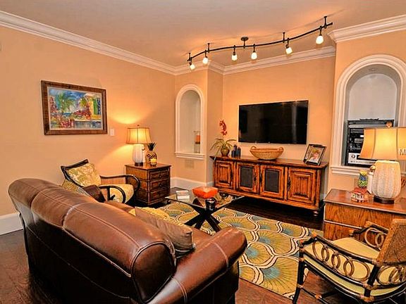 5th image of 315 New England Ave #26