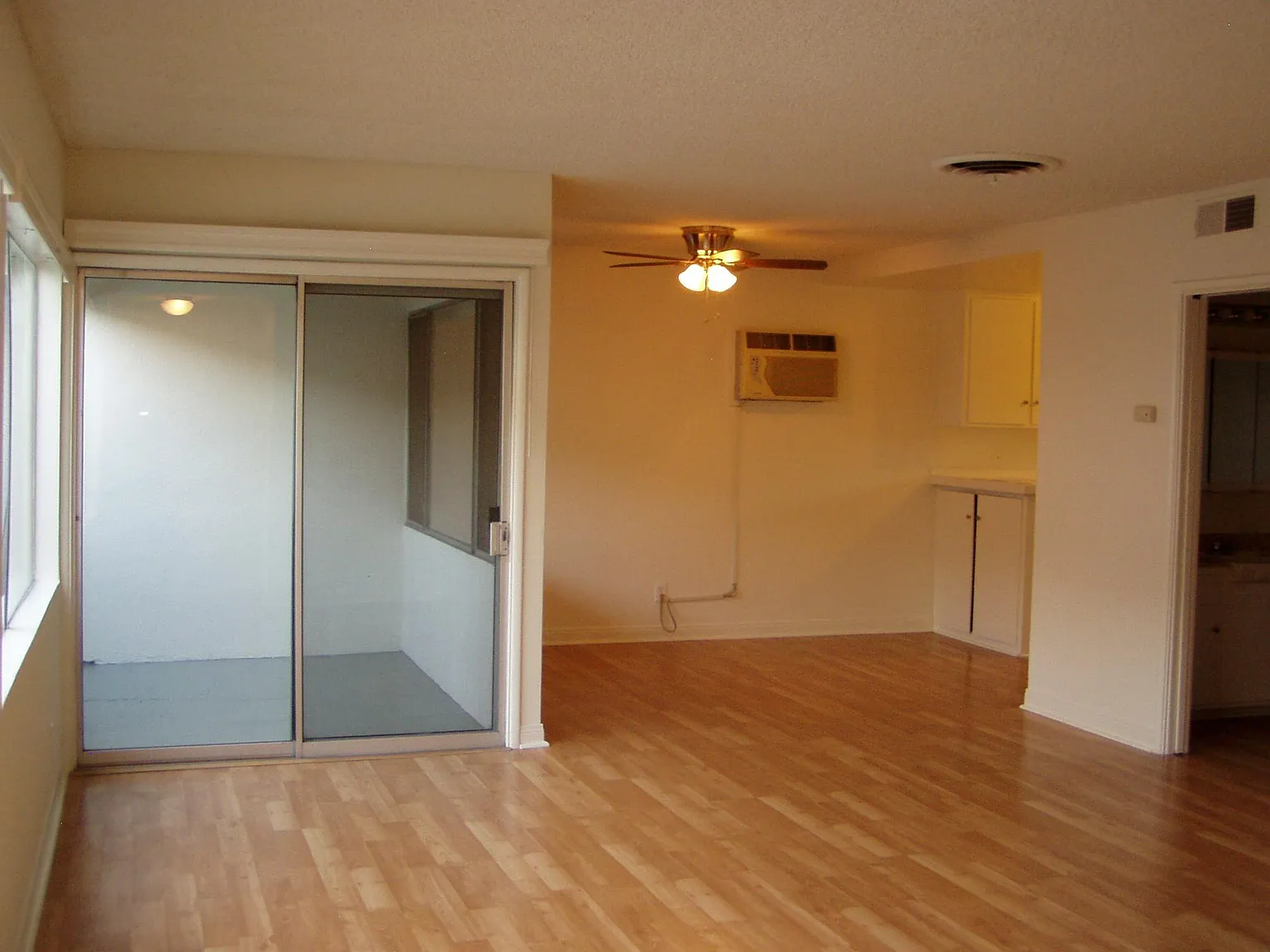 1 bed, 1050 sqft, $2,149 — Photo 1