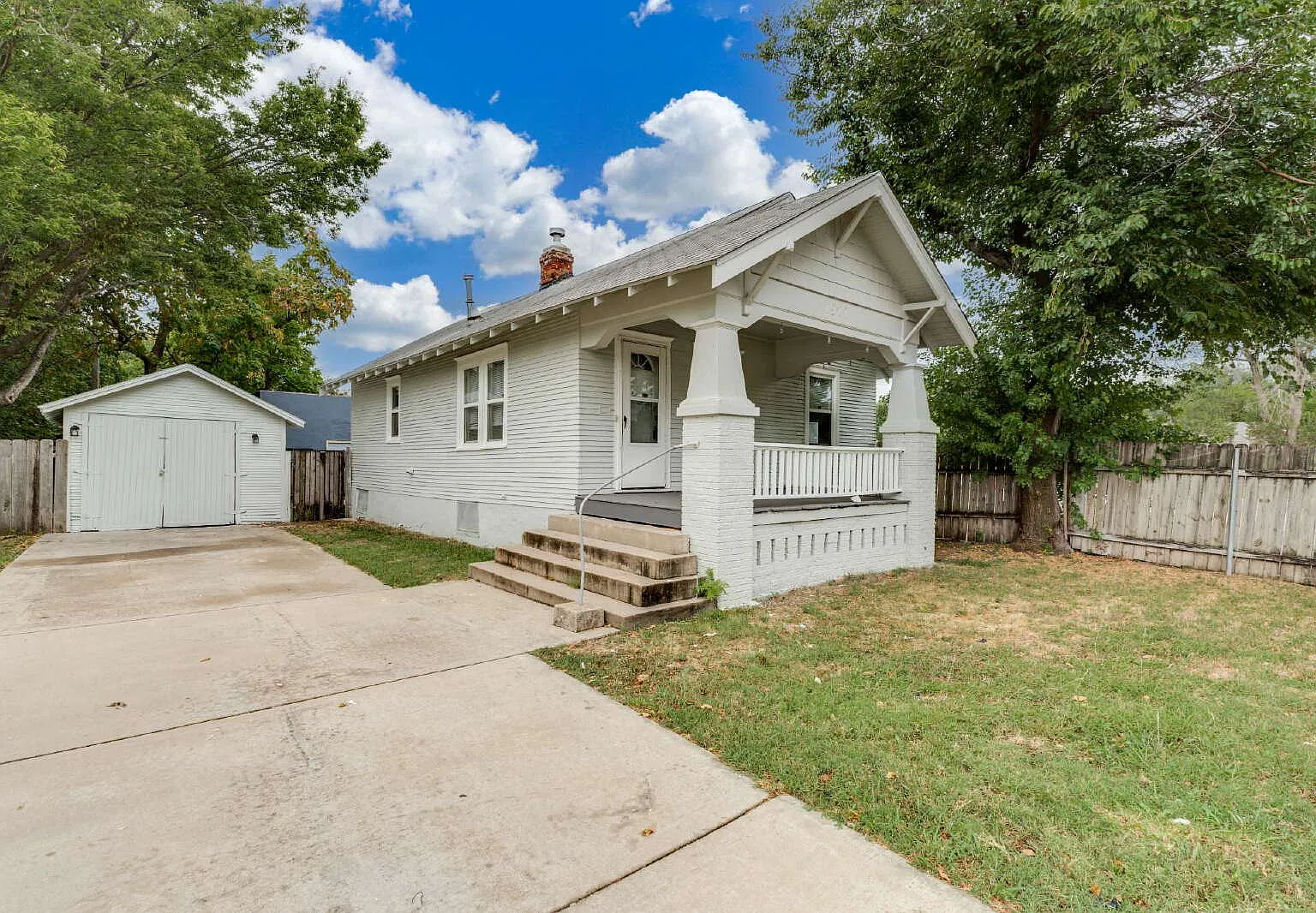 2 bed, 1.0 bath, 768 sqft, $1,000 — Photo 2
