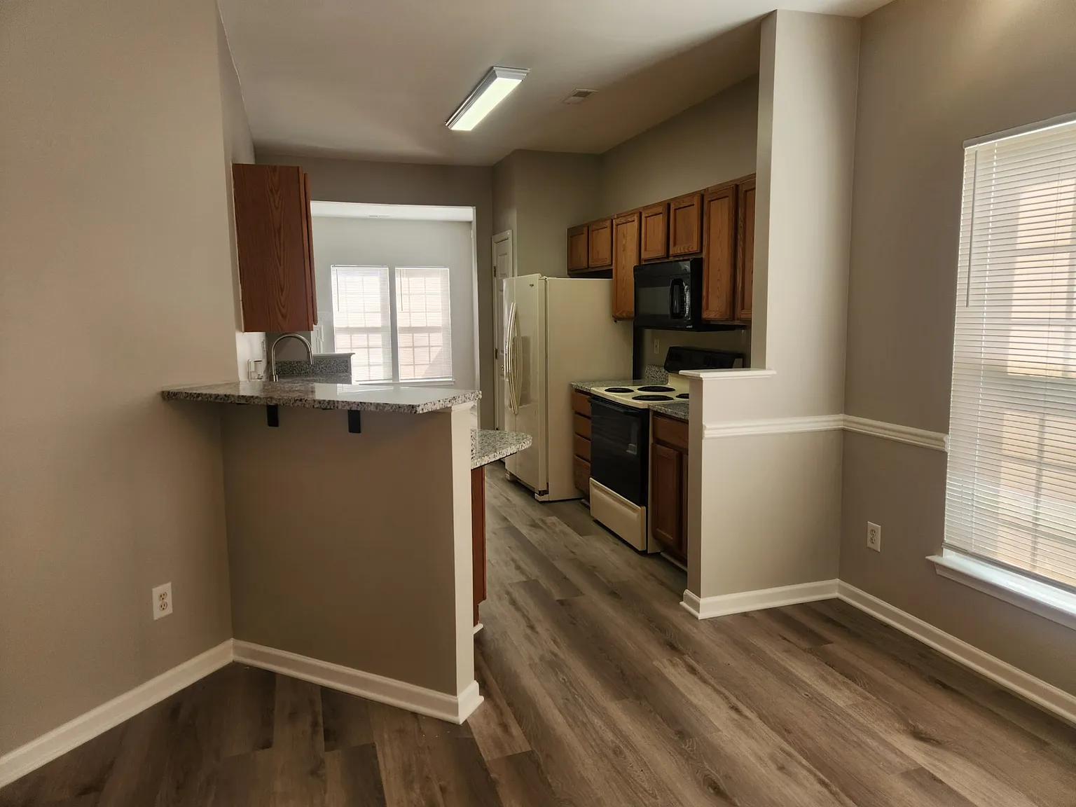 2 Bedroom Townhouse with 2.5 Baths — Photo 3
