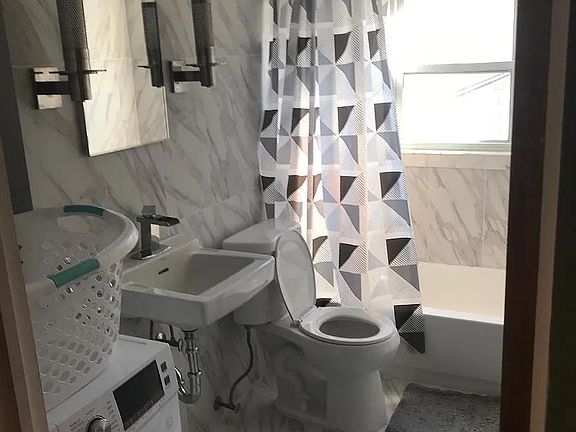 3rd image of 14 Lincoln St Floor 3
