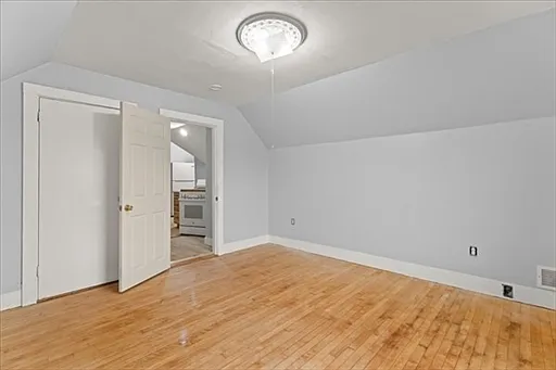 58 Calmar St #3 — Photo 8