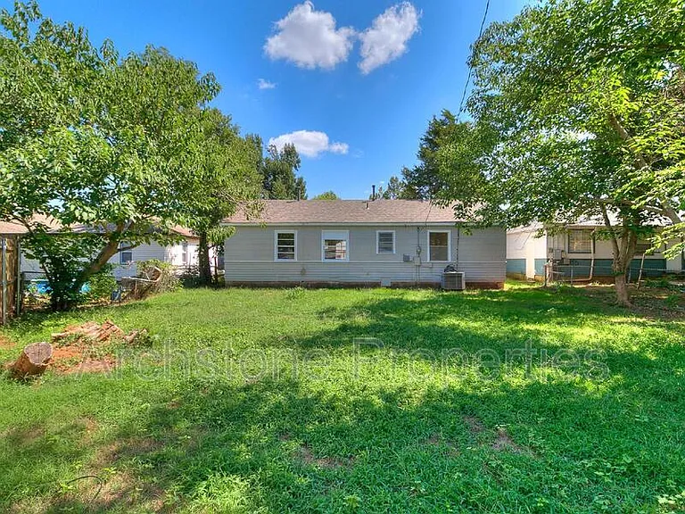 2305 Mustang St — Photo 33